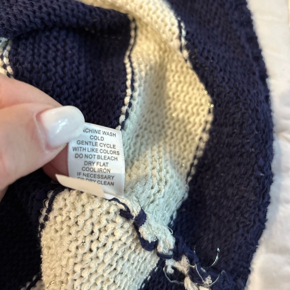 ❗️SOLD❗️Cable and Gauge Blue and White Striped Cardigan - Picture 6 of 9